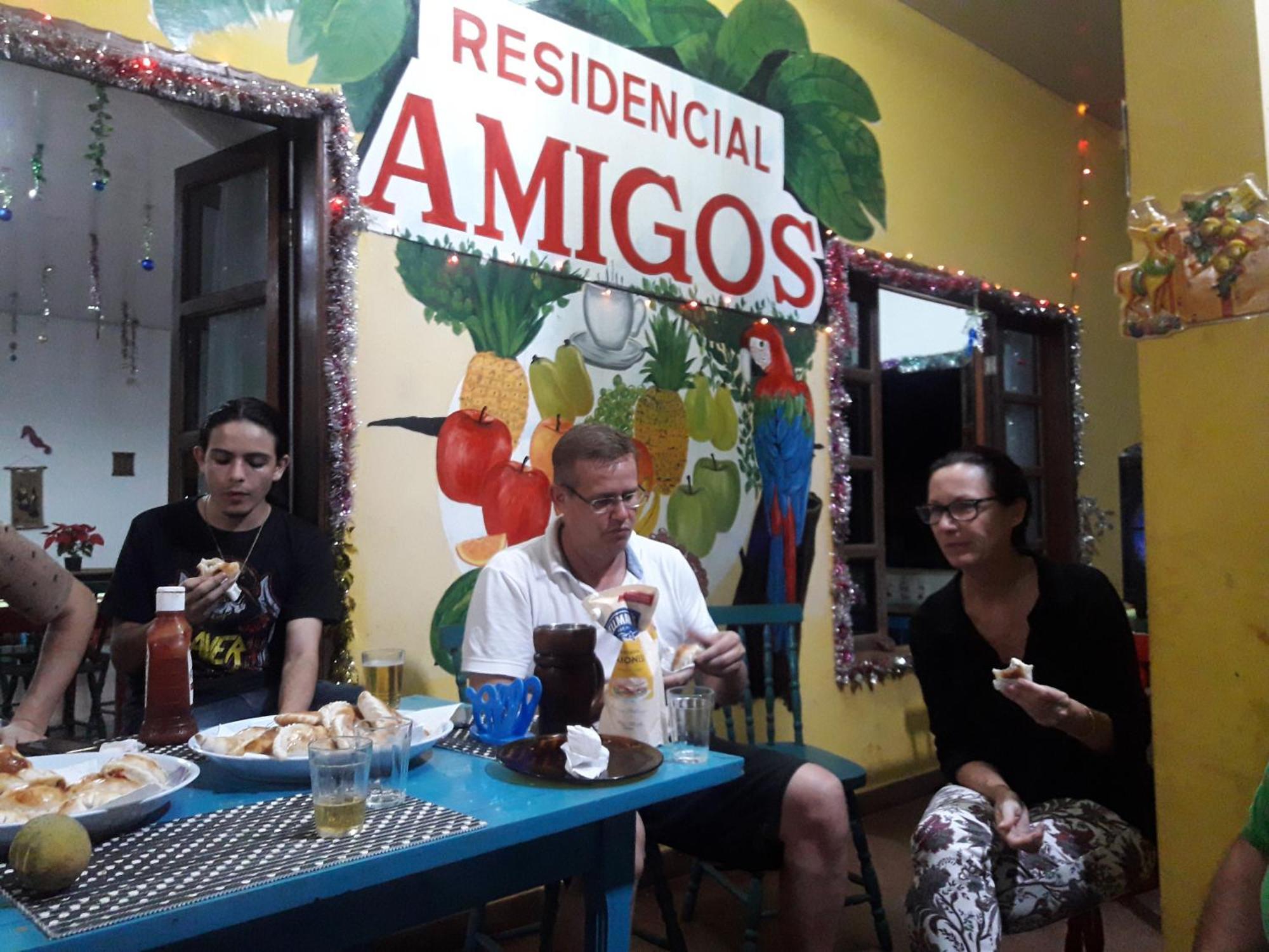 Hotel Y Residencial Amigos Πουέρτο Ιγκουασού Εξωτερικό φωτογραφία